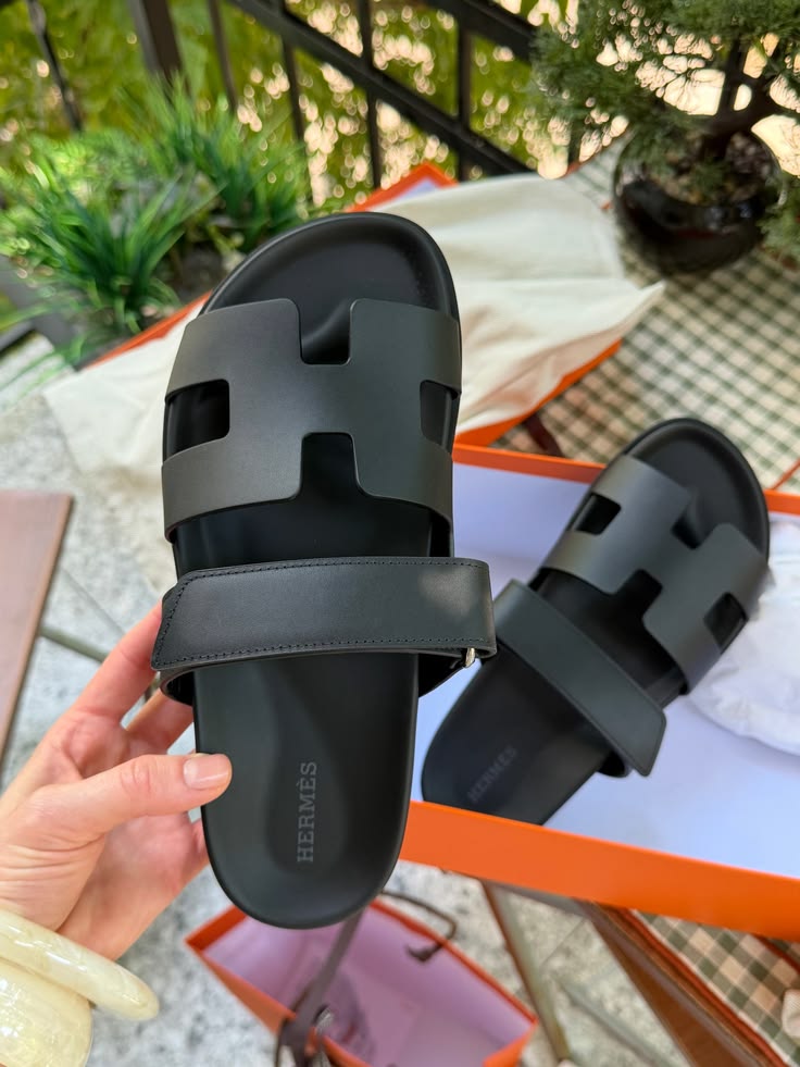 Hermes Chypre Sandal "Gold / Black