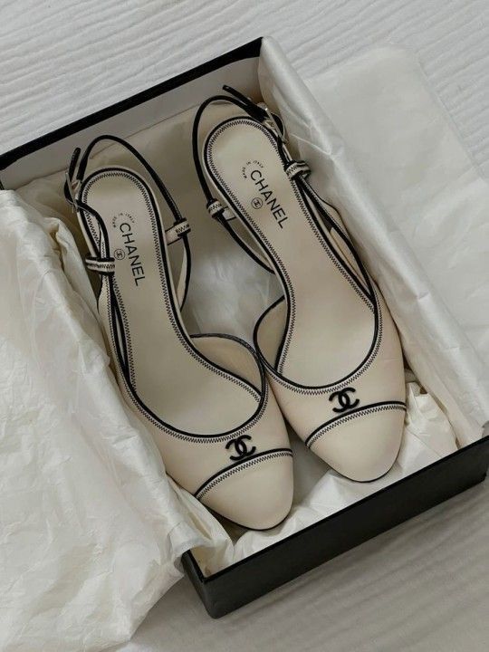 Chanel Grosgrain Stitch Two-Tone Slingback Pump