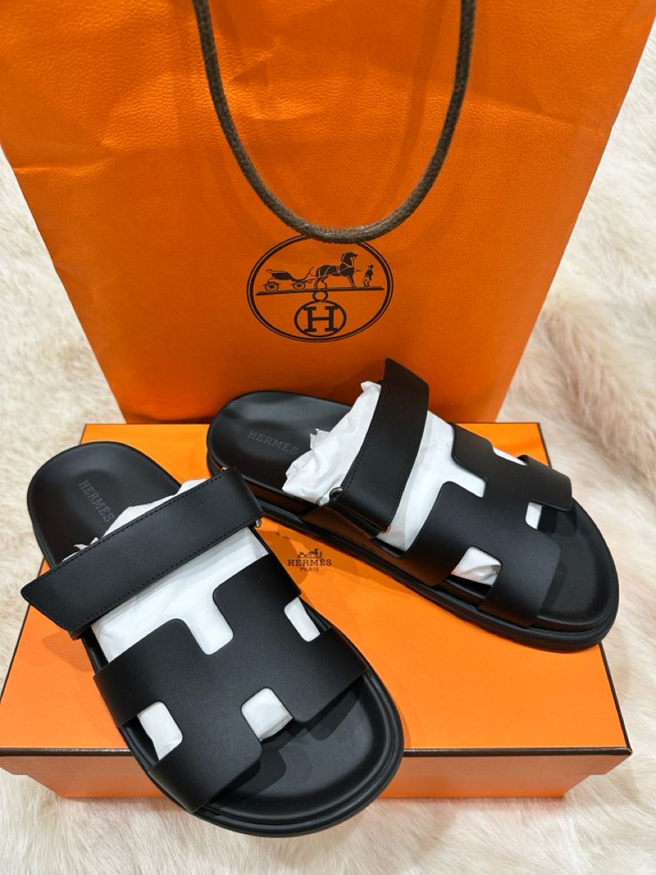 Hermes Chypre Sandal "Gold / Black