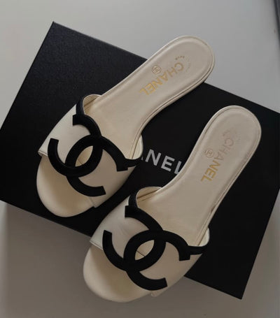 Chanel Interlocking CC Leather Flat Slide